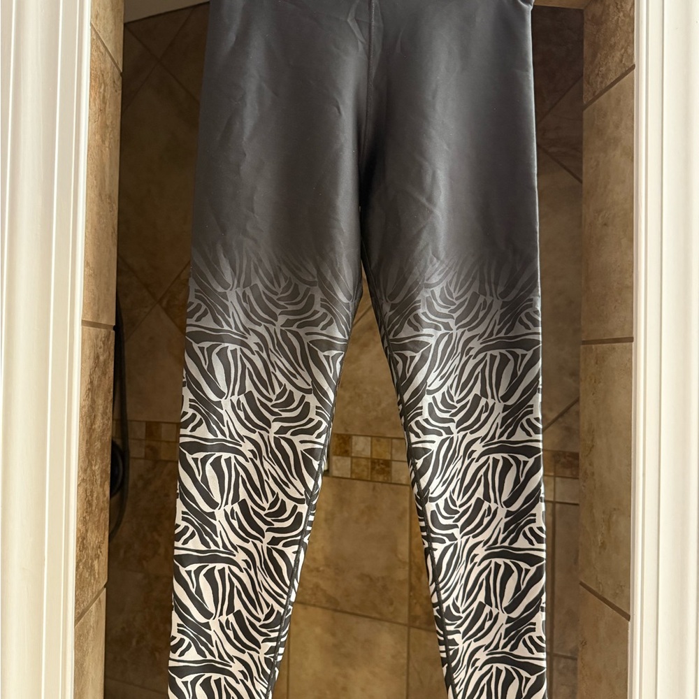 NWOT COR by Ultracor Zebra gradient Print Leggings size XL